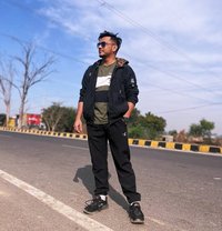 Vineet - Male adult performer in New Delhi