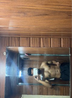 Vini Arora - Male escort in Mumbai Photo 1 of 4