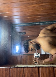 Vini Arora - Male escort in Mumbai Photo 2 of 4