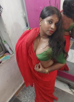 Dusky queen busty aunty vini - Transsexual escort in Chennai Photo 4 of 4