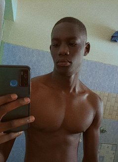 Vini - Male escort in Nairobi Photo 5 of 6