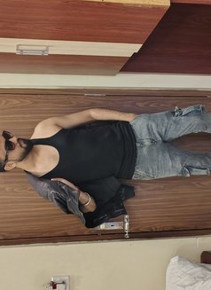 Vinit - Acompañantes masculino in Kolkata Photo 1 of 3