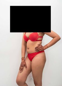 Minu - escort in Colombo Photo 2 of 3