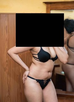 Minu - escort in Colombo Photo 3 of 3