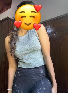 Vinu - escort in Colombo Photo 3 of 3