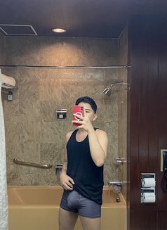 Vinz - Male escort in Manila Photo 1 of 4