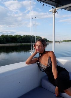 Viola - escort in Dubai Photo 6 of 7