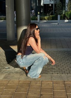 Violet - puta in Dubai Photo 3 of 8