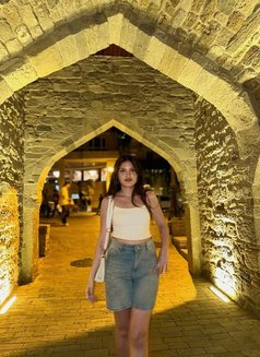 Violet - puta in Dubai Photo 4 of 8