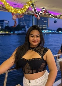 Violet New Girl in Town - Acompañantes transexual in Bangkok Photo 1 of 11