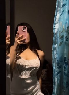 Violet - escort in Dubai Photo 2 of 6