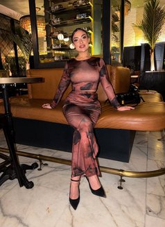 Violetta - escort in Beirut Photo 3 of 7