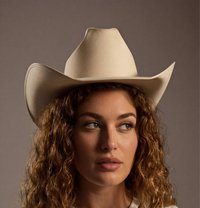 Violetta - puta in Dubai Photo 1 of 6