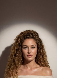 Violetta - escort in Dubai Photo 5 of 6