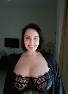 Violette - puta in Beirut Photo 2 of 11