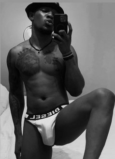 Vip Black Top - Male escort in Riyadh Photo 1 of 1