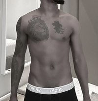 Vip black top / message and S£X - Male escort in Riyadh