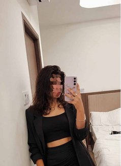 Vip🥀🥂🍾(cam Session) Real Meet - puta in Bangalore Photo 3 of 4