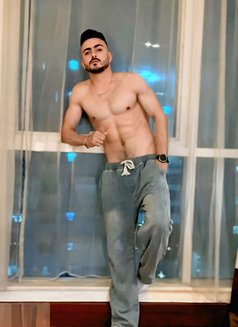 كيمو للكبلزvip - Male escort in Dubai Photo 1 of 4