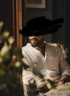 Vip Escort مرافقة الشخصيات المهمة - Male escort in Al Manama Photo 1 of 1