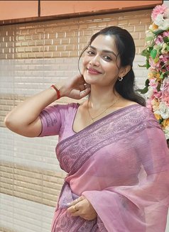 Himani Joshi - escort in Hyderabad Photo 1 of 3