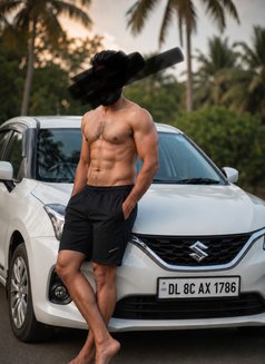 Vip Escort مرافقة الشخصيات المهمة - Male escort in Al Manama Photo 12 of 15