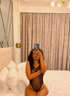 Vip Escort Karina Vip Escorts Agency - puta in Nairobi Photo 2 of 3