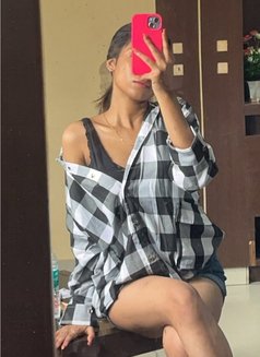 Vip Escort Service Available 24*7 - puta in Gurgaon Photo 2 of 4