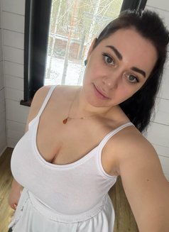 Vip Escort Service - escort in Kolkata Photo 4 of 6