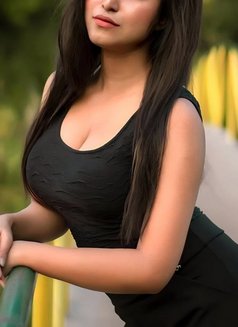 Vip High Profile Model With 5 * Hotel Ro - puta in Kolkata Photo 2 of 5