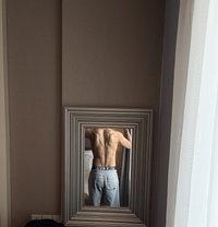 Vip Massage - Male escort in Singapore