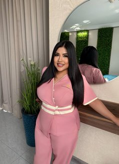 Vip Massage in 4 star hotel / Thai lady - escort in Abu Dhabi Photo 7 of 7