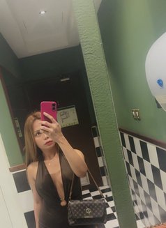 Vip massage youngJem versa both - Transsexual escort in Abu Dhabi Photo 21 of 23