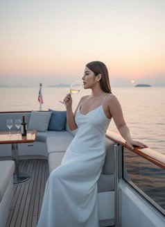 VIP Nayer - Masajista in Al Manama Photo 6 of 7