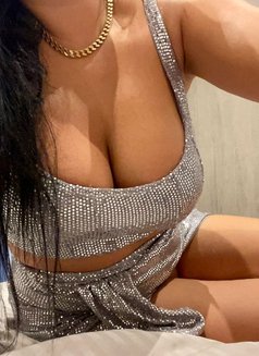 online ARABICA Onlyfans model - escort in Dubai Photo 13 of 15