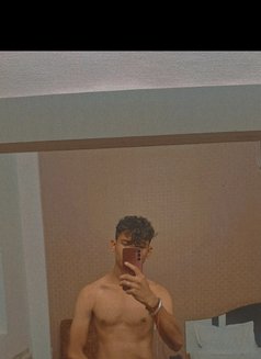 VIP Rishi - Male escort in Kolkata Photo 4 of 5
