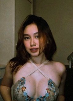 Vip Service Girl - puta in Singapore Photo 3 of 4