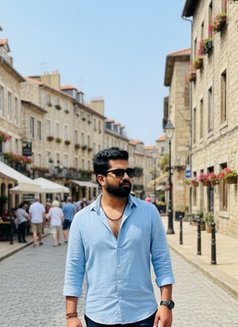 Professional therapists - Acompañante masculino in Bangalore Photo 3 of 4