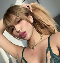 VIP SOFİA FOX BIG DICK and CUM - Transsexual escort in Dubai