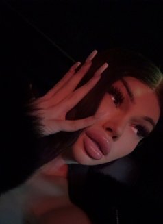 VIP Valentina BIG ASS - Transsexual escort in London Photo 9 of 14