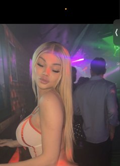 VIP Valentina BIG ASS - Transsexual escort in London Photo 14 of 14