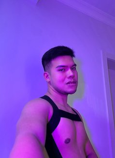 ViP with Lee - Male escort in Singapore Photo 12 of 14