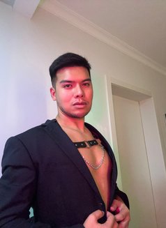 ViP with Lee - Male escort in Singapore Photo 14 of 14