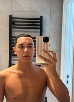 Vipbradleyx - Male escort in Dubai Photo 5 of 5