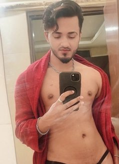 Viraj - Male escort in Bangalore Photo 10 of 13