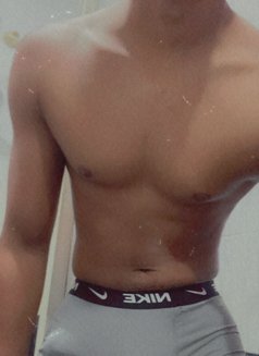 Viran - Male escort in Colombo Photo 2 of 3