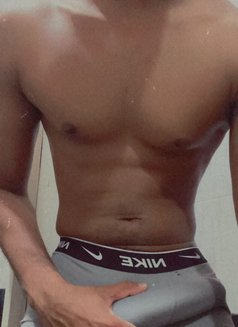 Viran - Male escort in Colombo Photo 3 of 3