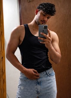 independent male escort Virat - Male escort in Gurgaon Photo 2 of 2