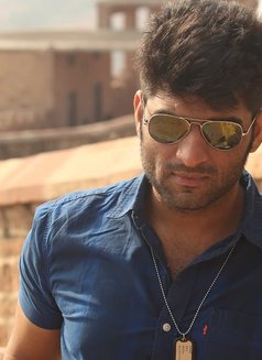 Virat Khanna - Male escort in Mumbai Photo 4 of 8