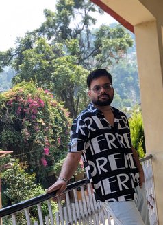 Virat Sharma - masseur in Greater Noida Photo 1 of 2